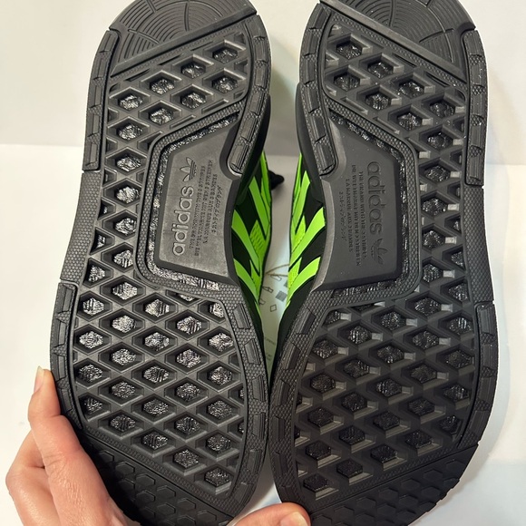 NIB Adidas Mens Green and Black Sneakers size 8.5 Women’s 10 NMD_V3 - Picture 7 of 10